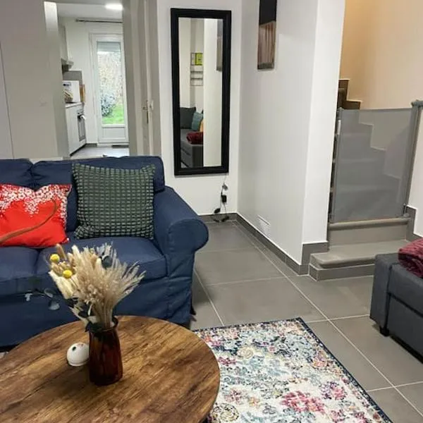 Lovely house with free Paris parking Baby friendly，位于勒梅尼尔阿姆洛的酒店