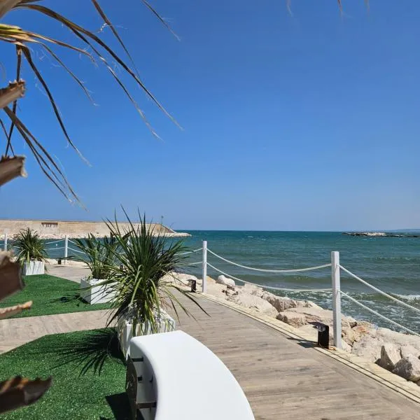 DADA Suites and Sea，位于圣萨尔沃的酒店