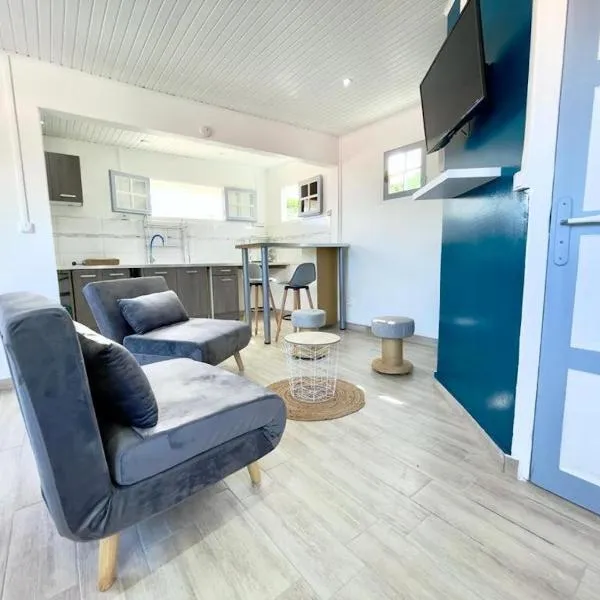 Appartement cosy à Case-Pilote avec terrasse - 65 m²，位于Case-Pilote的酒店