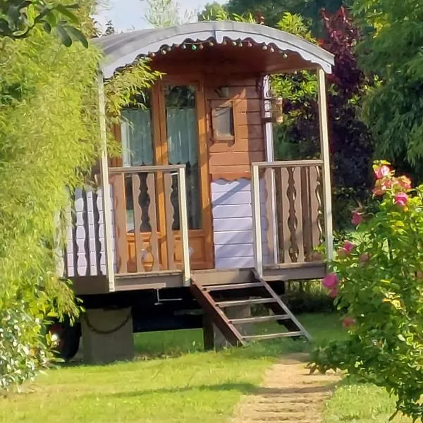 Les roulottes de la Brauderie，位于Les Varennes的酒店