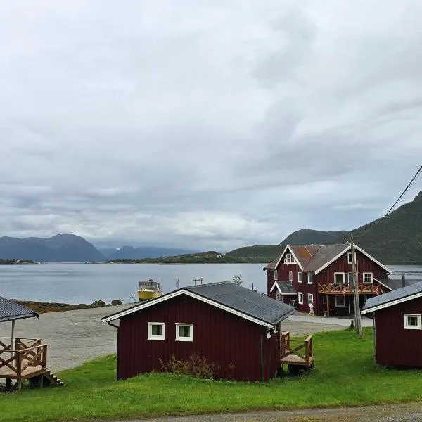 Toftenes Seahouse Camping，位于Risøyhamn的酒店