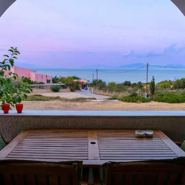 Spacious holiday house with seaview and garden，位于Kapótidhes的酒店