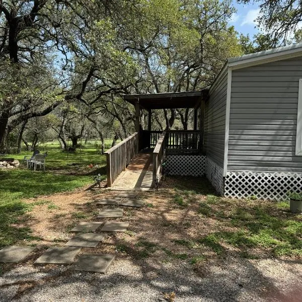 Casita on the Ranch 2，位于Spring Branch的酒店
