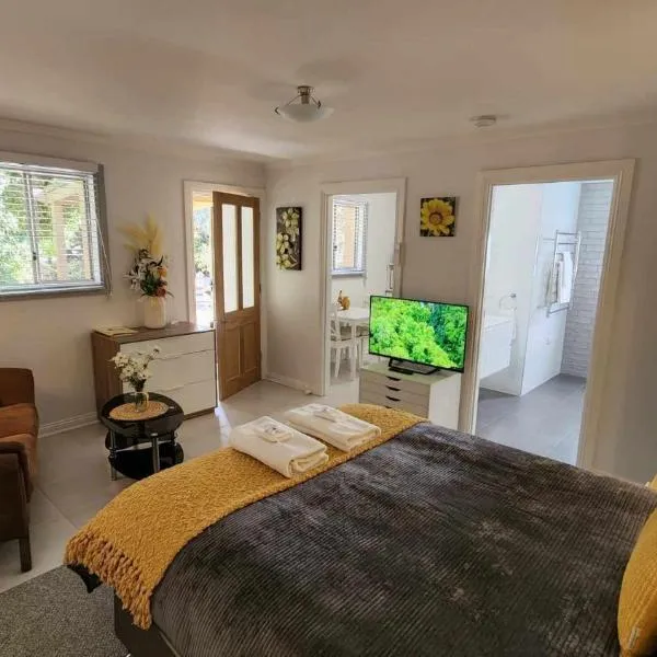 Riesling Trail & Clare Valley Cottages，位于克莱尔的酒店