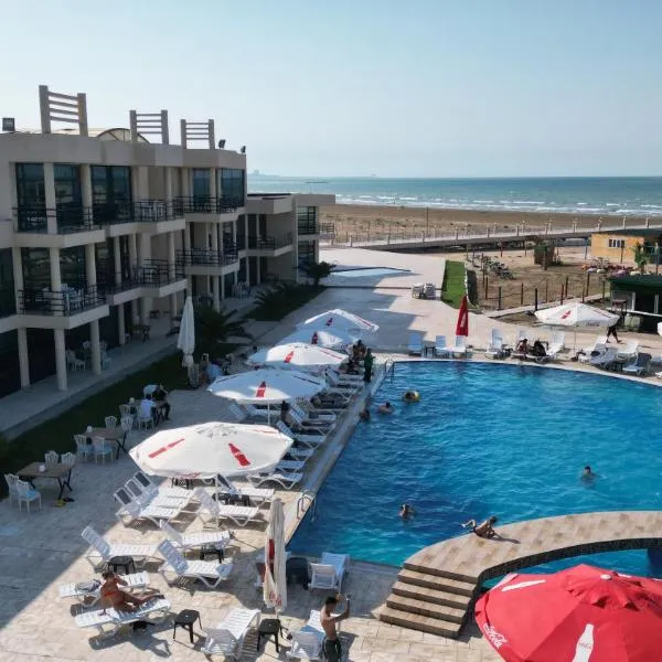 Khazar Golden Beach Sham Baku，位于Cǝnubi的酒店