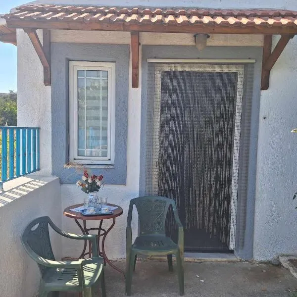 Eve's house，位于Mokhós的酒店