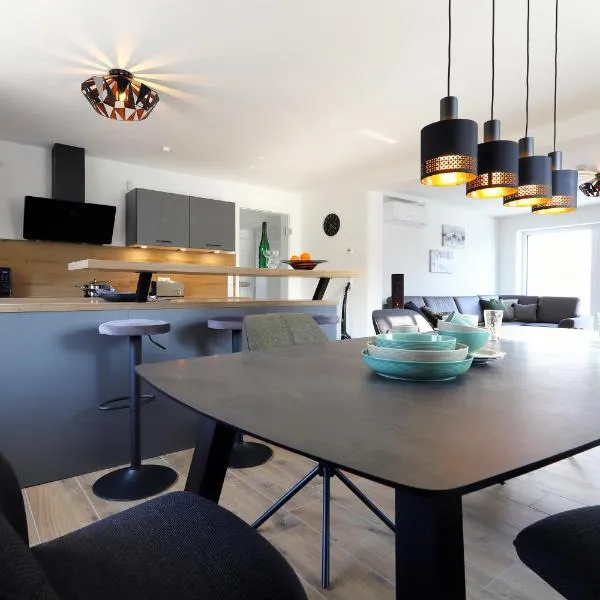 Ferienhaus Northeim, Savanna Lodge，位于诺特海姆的酒店