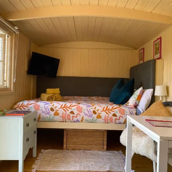 The Hut at Bay Tree Farm, Nympsfield，位于Nympsfield的酒店