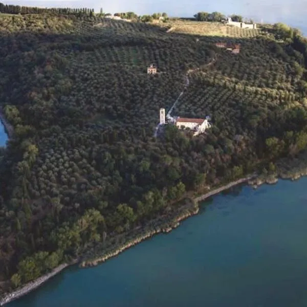 Isola Polvese Resort，位于拉戈堡的酒店