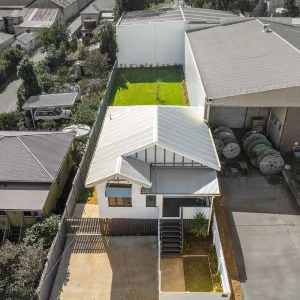 Stylish Retreat Garden Oasis，位于土乌巴的酒店