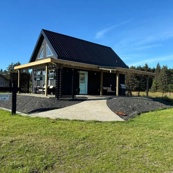 Sunrise Cabin- The Loft - secluded Beach front guest house，位于桑兹皮特的酒店