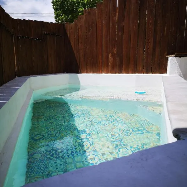 Casas del Alto Tajo - La Casa Roja，位于Ablanque的酒店