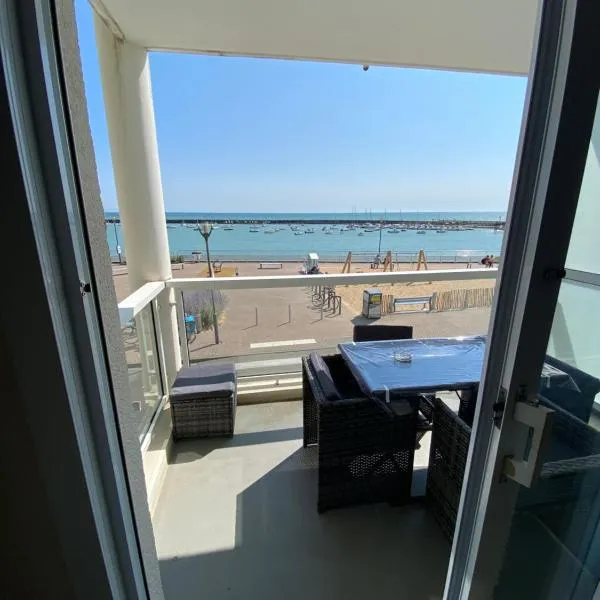 Appartement vue sur mer et le port，位于滨海雅尔的酒店