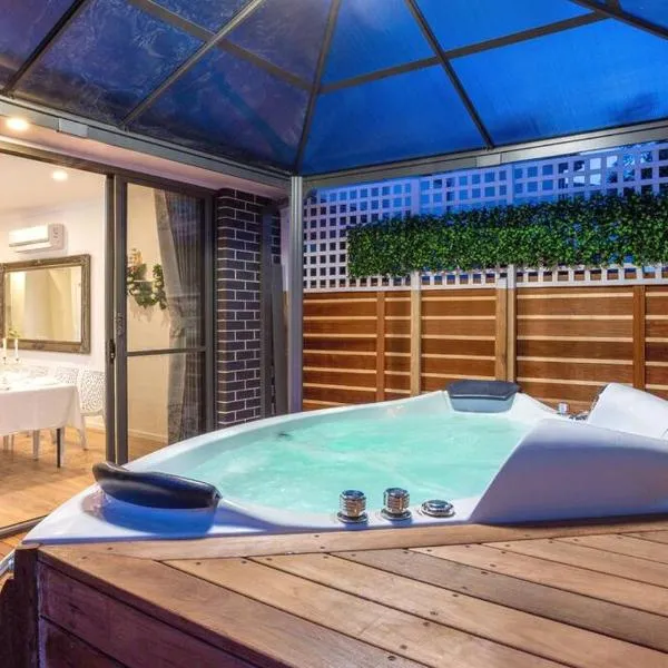 MALIBU House - BEACH & HOT SPRINGS - 16 guests，位于Capel Sound的酒店