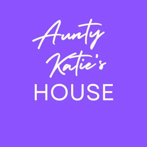 Aunty Katie's House, NI Tourist Board Certified & located on the main Oldpark Road to Belfast, with Free Continental Breakfast & Free Ultra Fast SKY internet, free SKY Sports & free SKY Cinema, Self-check in after 10pm GMT，位于贝尔法斯特的酒店