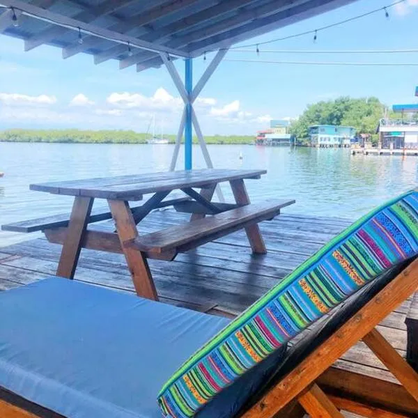 Oceanfront, Quiete and Convenient Location，位于博卡斯德尔托罗的酒店