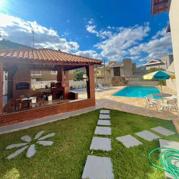 Casa no Centro de Águas de Lindóia com Piscina，位于阿瓜斯迪林多亚的酒店