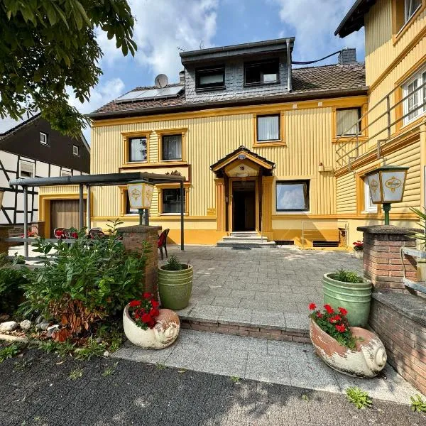Hotel Moji 3 Landhaus Köln，位于林德拉尔的酒店