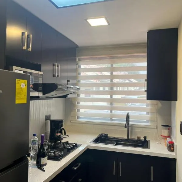 Departamento de 2 Habitaciones, full amoblada con todo para que disfrutes de tu Estancia，位于昆卡的酒店