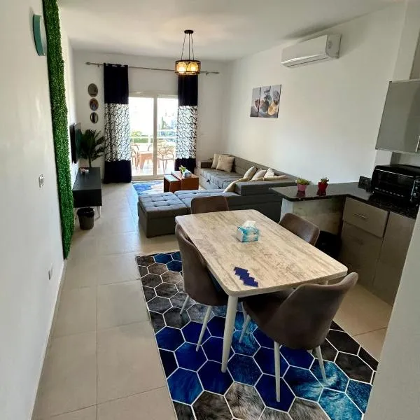 Amwaj Resort امواج الساحل الشمالى 2 نوم 2 حمام，位于阿莱曼的酒店