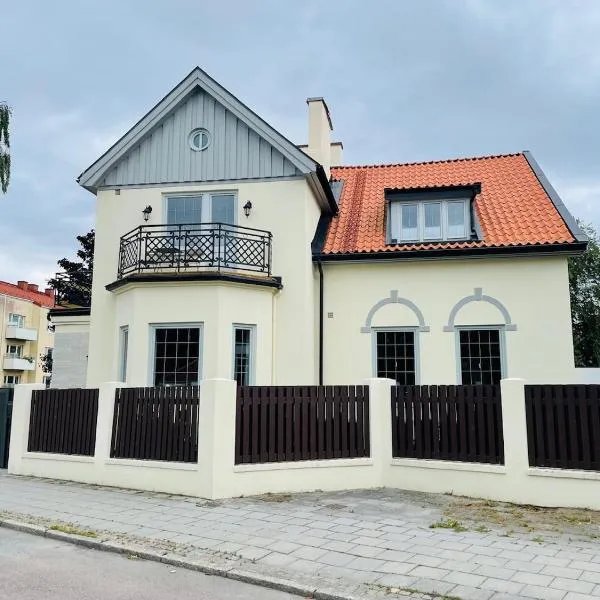 Villa i Fridhem centralt i Malmö，位于马尔默的酒店