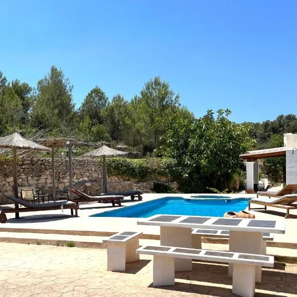 Villa Can Mestreso Suite Ibiza，位于圣胡安包蒂斯塔的酒店