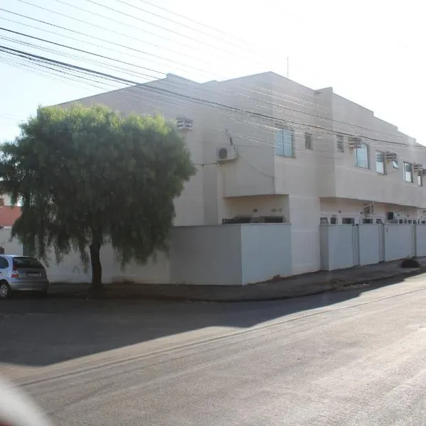 Apto06 com ar e ótima localização em Ourinhos,位于欧里尼奥斯的酒店