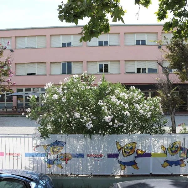 Ostello Paradiso di EuroCamp，位于切塞纳蒂科的酒店