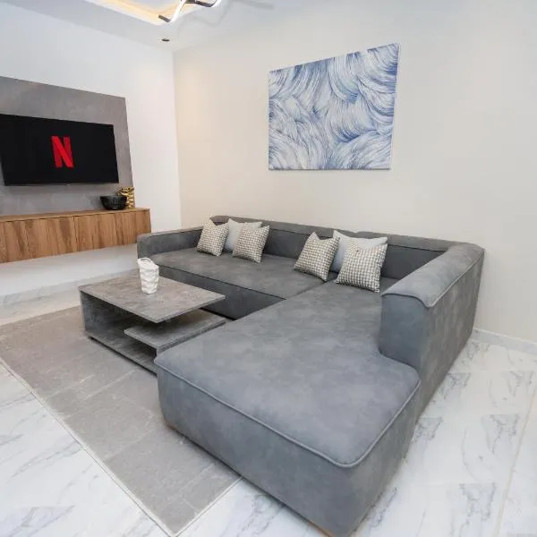 serenity Stays-Luxury Suites & Appart 8，位于丹吉尔的酒店
