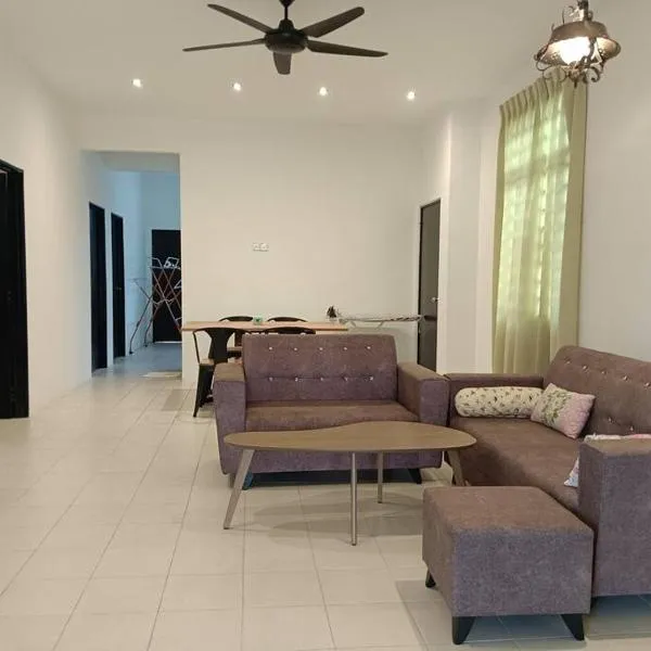 Cozy, Spacious Gambang Homestay，位于甘孟的酒店
