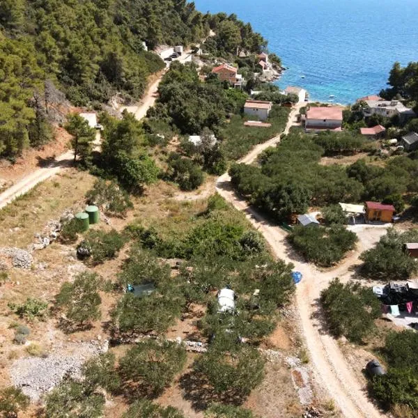Secluded getaway tiny home - Skozanje bay, island Hvar，位于格迪恩赫的酒店