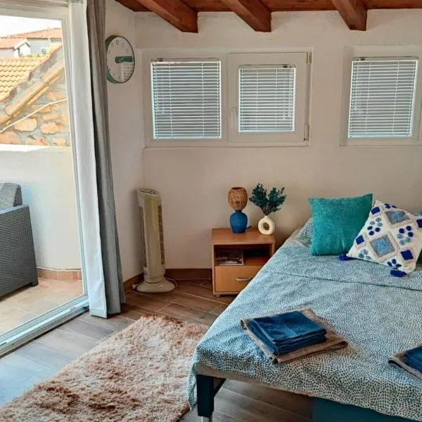 Tisno Stone House on the Cove，位于迪斯诺的酒店