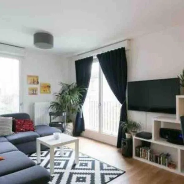 Cozy & Quiet Getaway Just 300m from Paris with Free Private Parking，位于让蒂伊的酒店