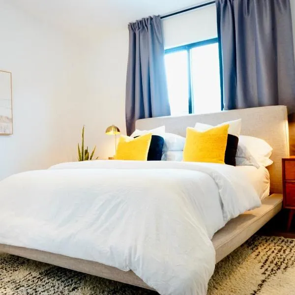 Newly Built, Bright, and Modern Guest Home，位于圣地亚哥的酒店
