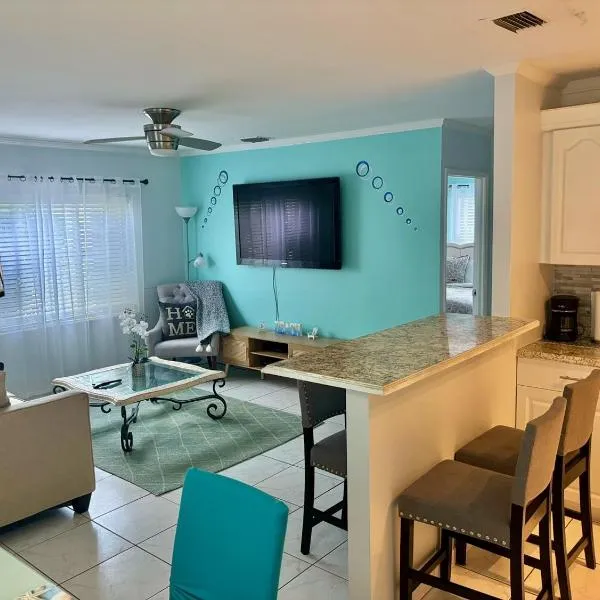 Cozy 2 BR house near Downtown，位于西棕榈滩的酒店
