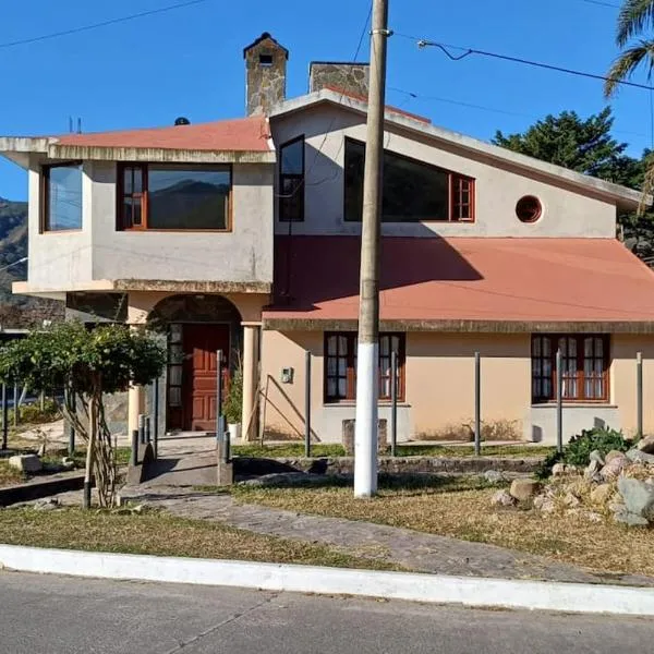 Casa Vista al Cerro，位于Lozano的酒店