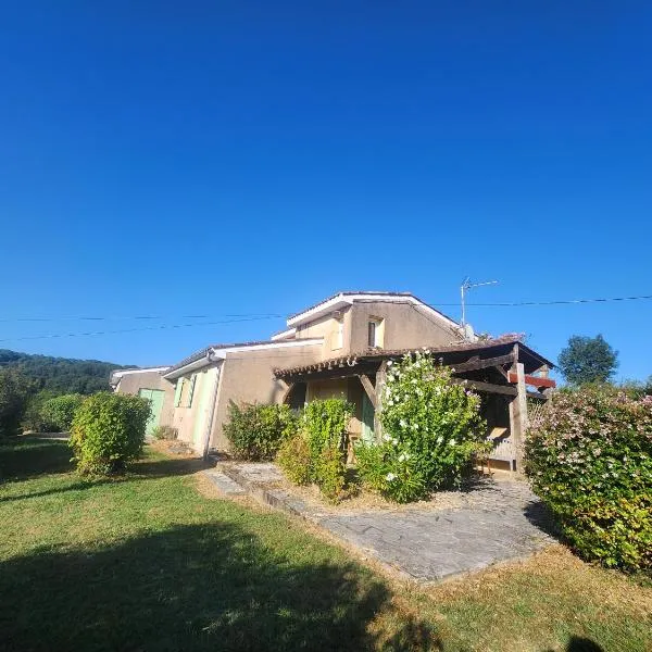 Maison familiale ou entre amis à la campagne，位于Nanthiat的酒店