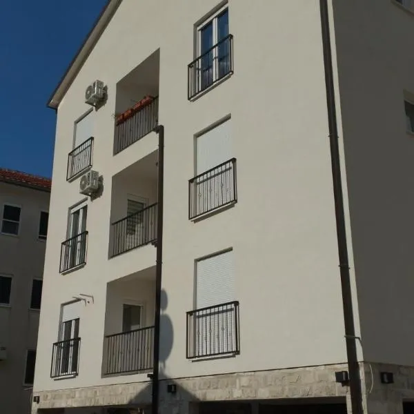Apartman Porto Novi，位于代诺维奇的酒店