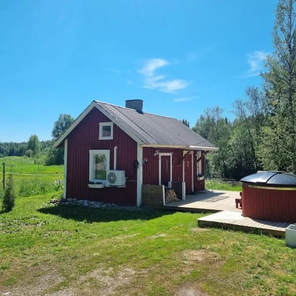 Kotoisa mökki paljulla ja puusaunalla，位于Orimattila的酒店