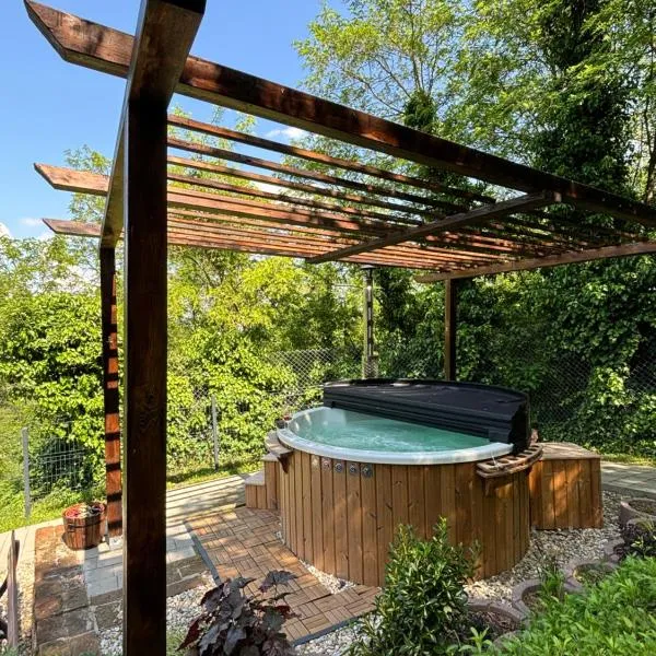 East Mountain Villa - Private Nature Retreat in Baranja，位于Batina的酒店