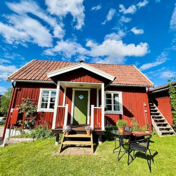 Mysig stuga med sjöutsikt，位于赖特维克的酒店