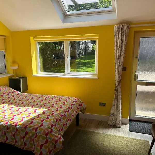 Cherry Cottage Retro Stay, Stourport-on-Severn，位于布赖尔利希尔的酒店