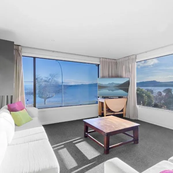 Gather Taupo - Lakefront Homes - Spa Pool，位于陶波的酒店