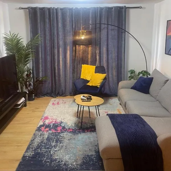 Charming 3-bedroom Modern Apartment in Dublin，位于Cluain Aodha的酒店