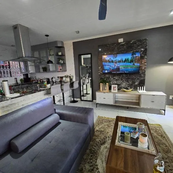 180 Degrees View on The Kloof，位于Fairland的酒店