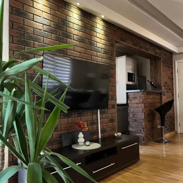 Delux apartman，位于莱斯科瓦茨的酒店