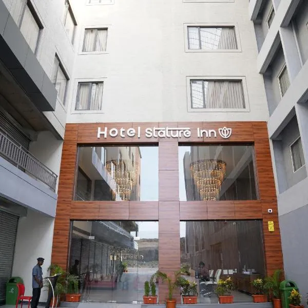 HOTEL STATURE INN，位于Rājpīpla的酒店