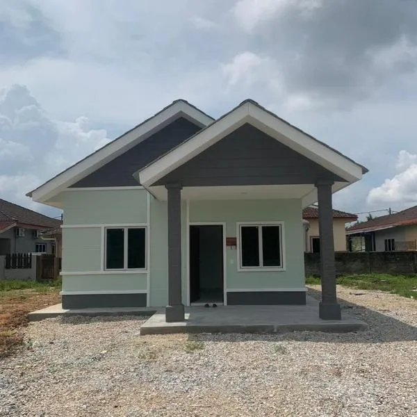 HOMeSTAY DAMIA - Islam Homestay Only，位于安顺的酒店