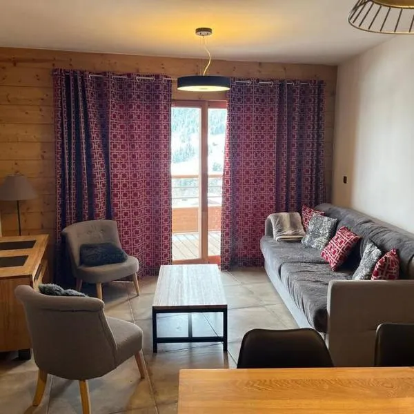 Valmorel Ski au pied avec Parking couvert !，位于瓦尔莫雷尔的酒店