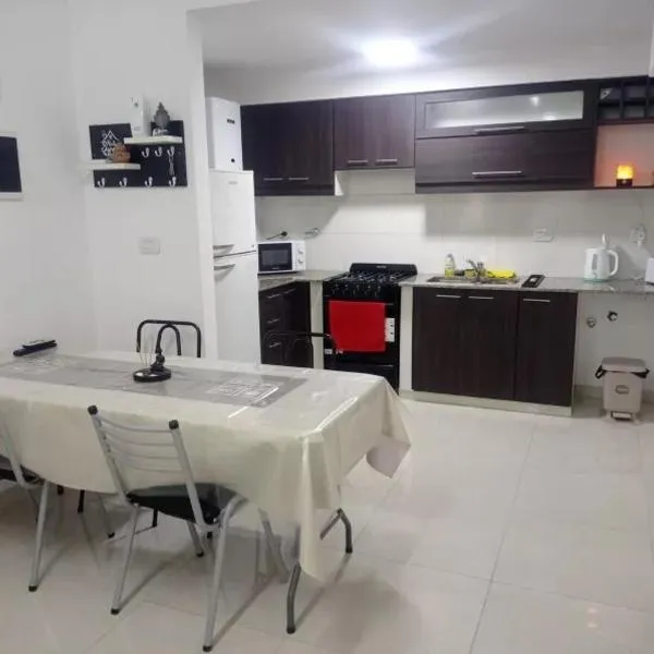 A y N Alojamiento，位于Lomas del Mirador的酒店